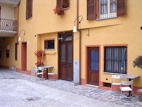 Отель Vicolo Del Pozzo Бароло Экстерьер фото